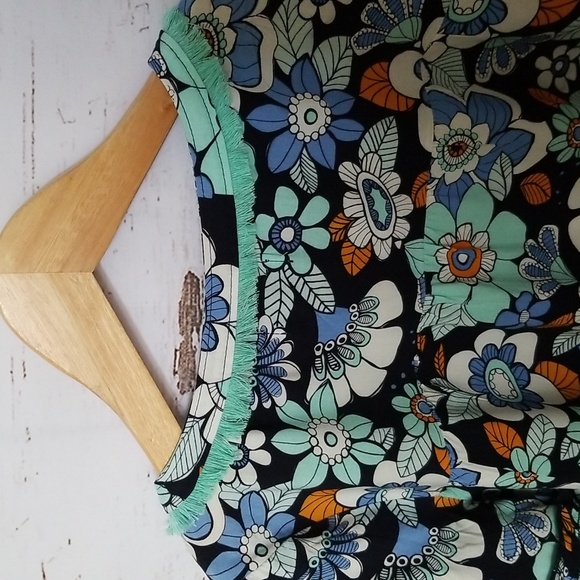 Crown & Ivy Haight Ashbury Boho Floral Top - Picture 7 of 12